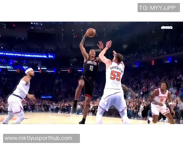 贾巴里史密斯日常穿搭引发关注时尚风潮致敬小帅气质